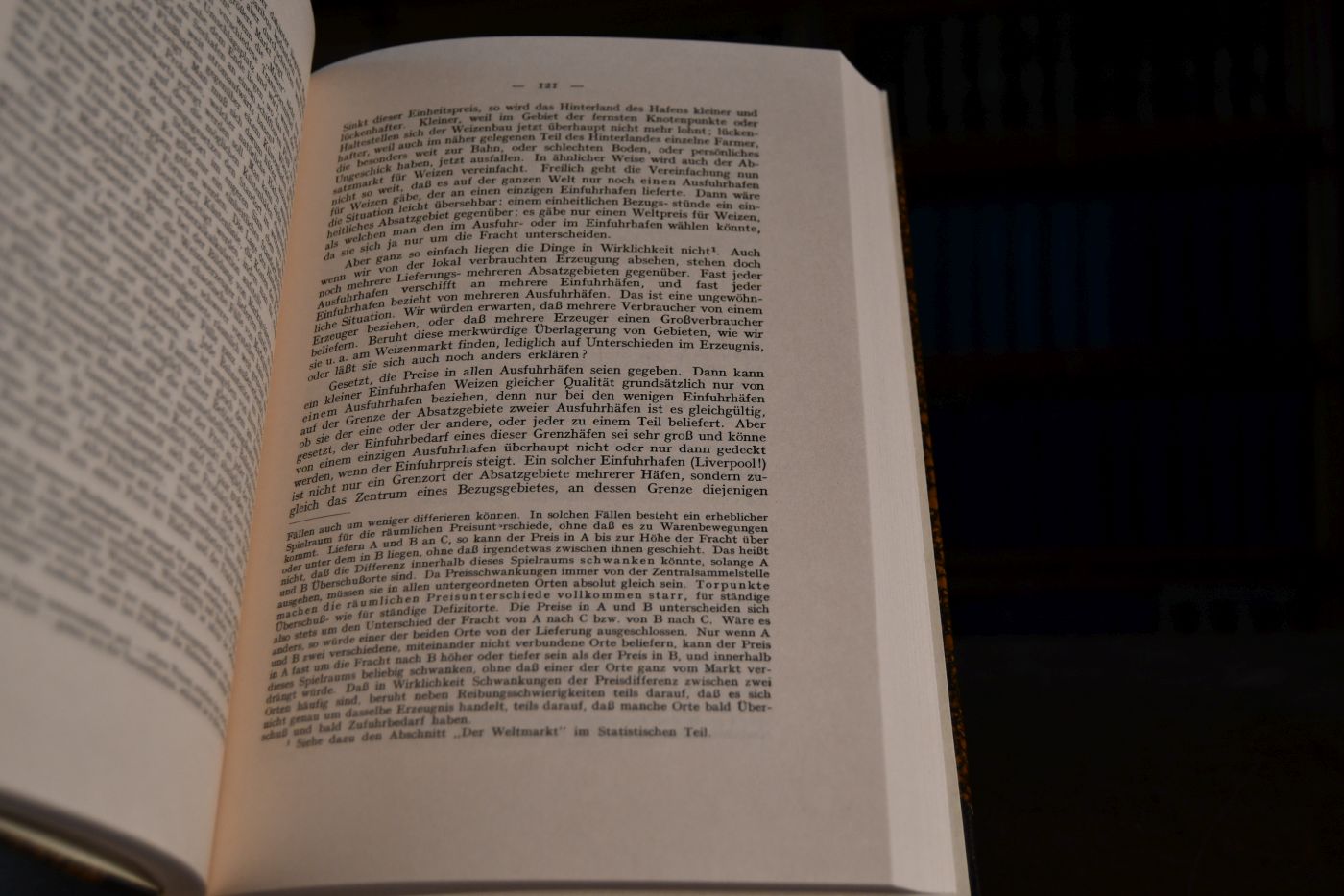 Die räumliche Ordnung der Wirtschaft. Eine Untersuchung über Standort, Wirtschaftsgebiete und internationalen Handel. Beigegeben Vademecum zu einem Klassiker der Standorttheorie, Düsseldorf, Verlag Wirtschaft und Finanzen, 2001, 104 S., Pappband, ISBN 3878811632.