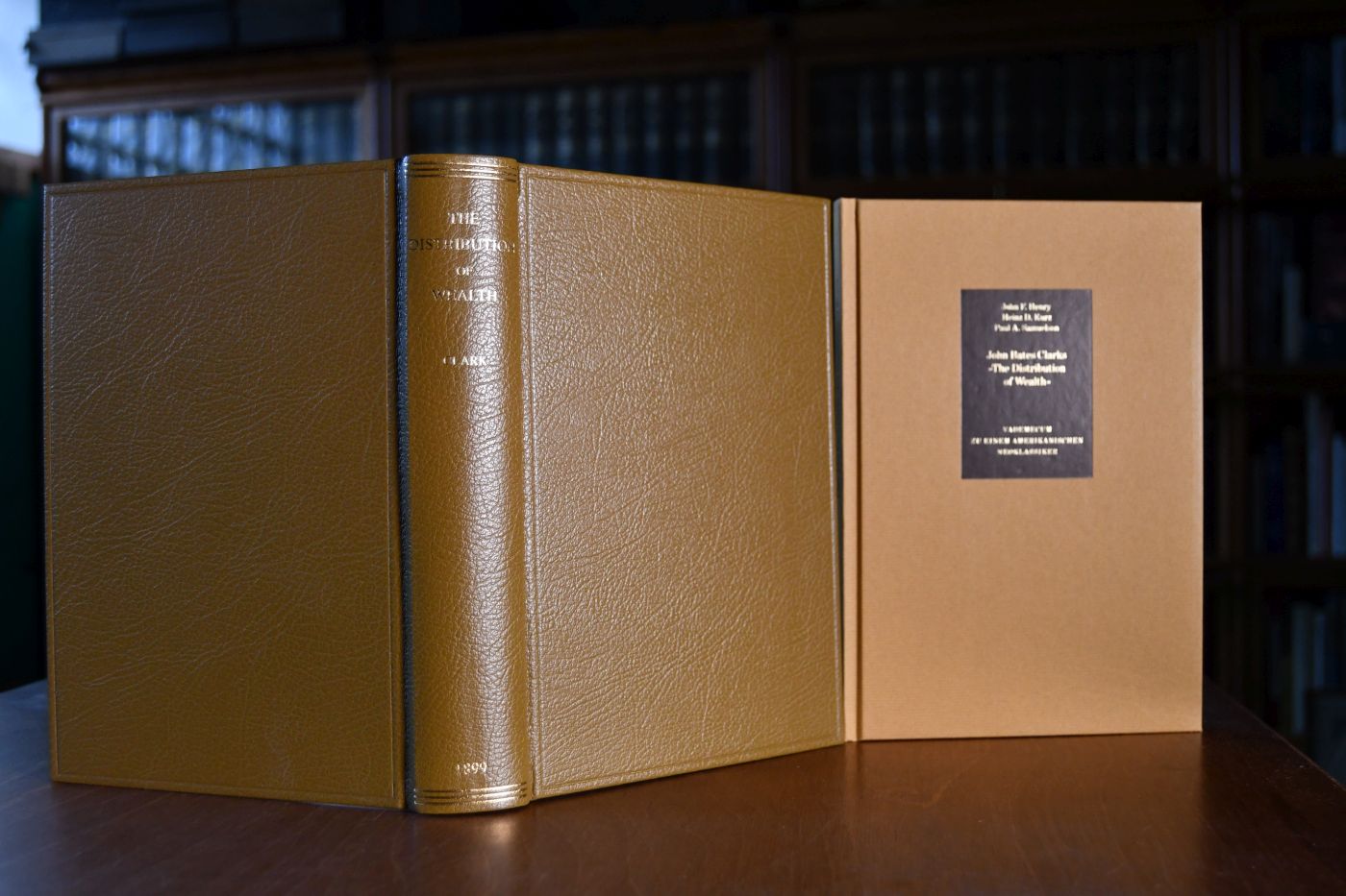 The Distribution of Wealth. A Theory of Wages, Interest and Profits. Beigegeben Vademecum zu einem amerikanischen Neoklassiker, Düsseldorf, Verlag Wirtschaft und Finanzen, 1999, 123 S., Pappband, ISBN 3878811365.