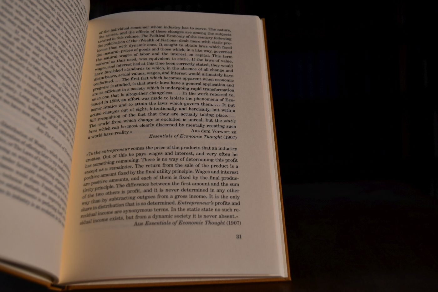 The Distribution of Wealth. A Theory of Wages, Interest and Profits. Beigegeben Vademecum zu einem amerikanischen Neoklassiker, Düsseldorf, Verlag Wirtschaft und Finanzen, 1999, 123 S., Pappband, ISBN 3878811365.