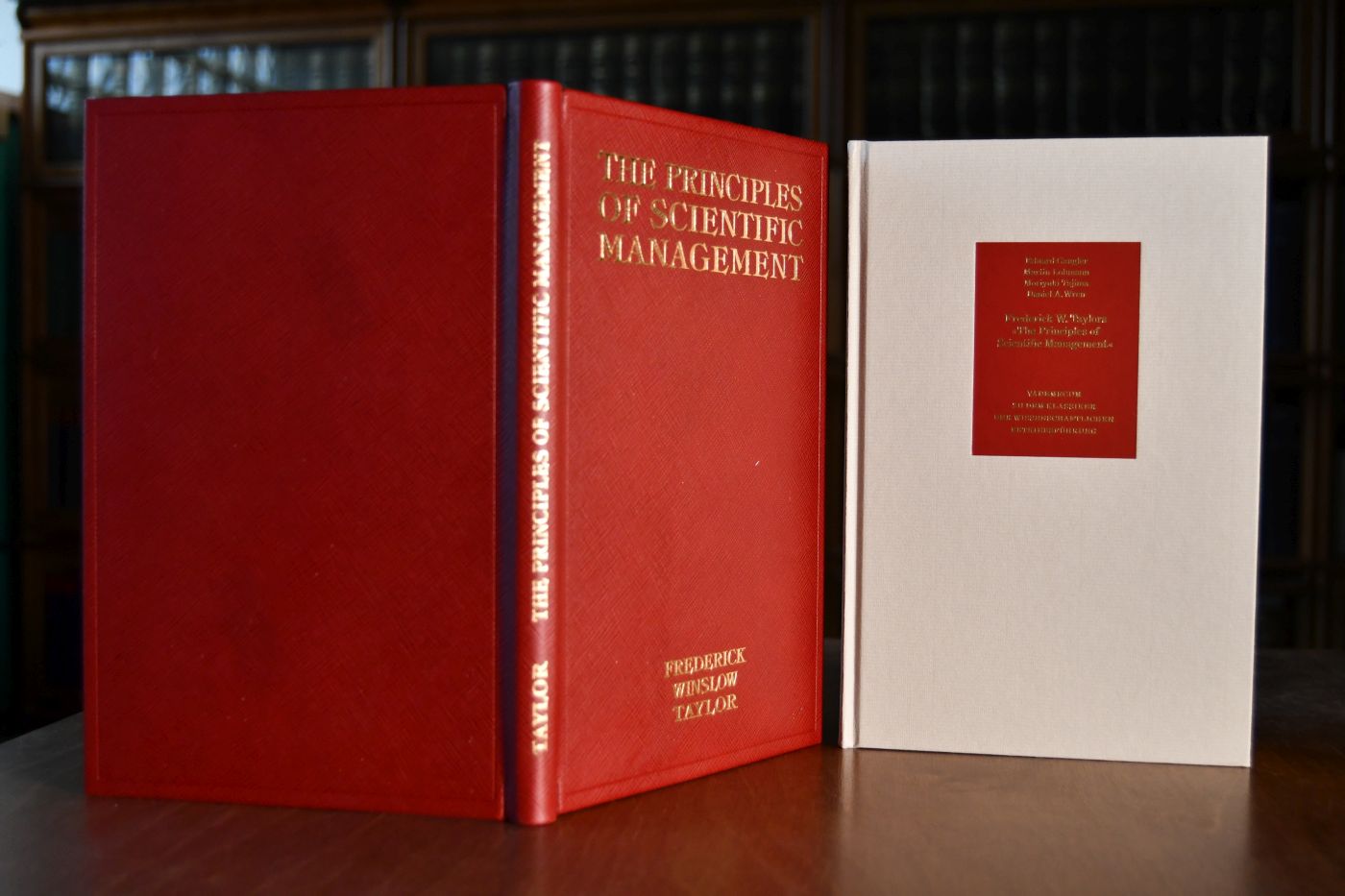 The Priciples of scientific Management. Beigegeben Vademecum zu einem Klassiker der wissenschaftlichen Betriebsführung, Düsseldorf, Verlag Wirtschaft und Finanzen, 1996, 127 S., Pappband, ISBN 3878811020.