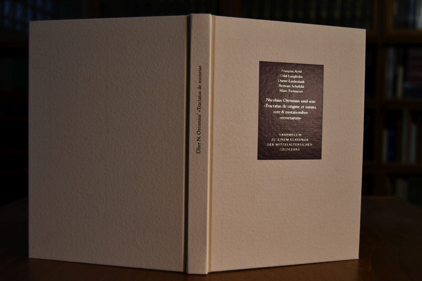 Tractatus de Origine et Natura Iure & Mutationibus Monetarum. Beigegeben Vademecum zu einem Klassiker der mittelalterlichen Geldlehre, Düsseldorf, Verlag Wirtschaft und Finanzen, 1995, 219 S., Pappband, ISBN 3878810970.