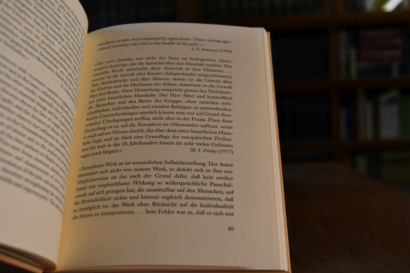 Oikonomikos oder Xenophon vom Haus-Wesen. Beigegeben Vademecum zu einem Klassiker der Haushaltsökonomie, Düsseldorf, Verlag Wirtschaft und Finanzen, 1998, 198 S., Pappband, ISBN 3878811276.