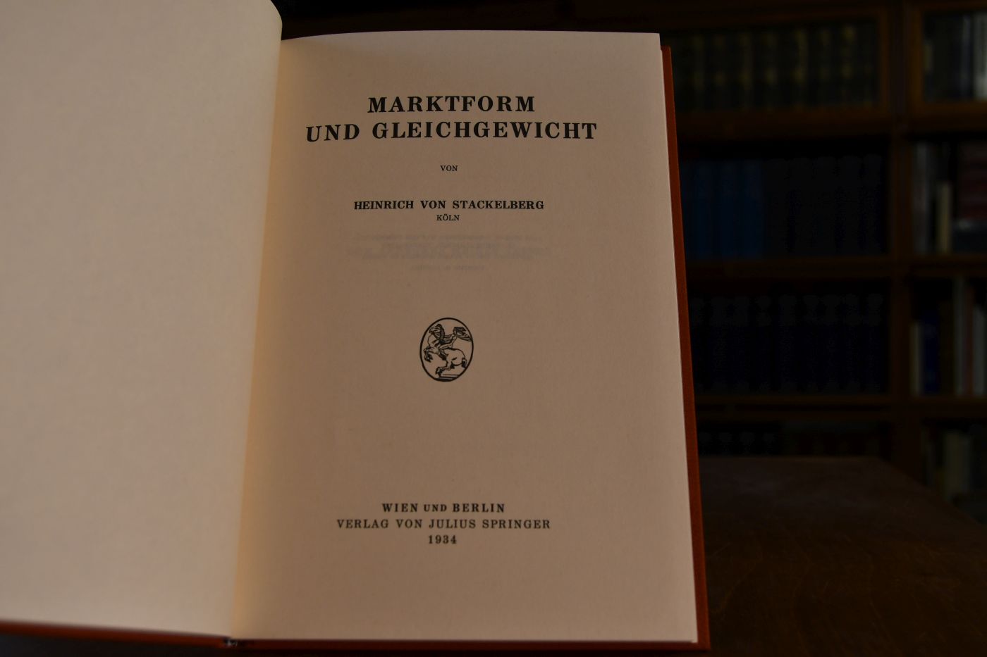 Marktform und Gleichgewicht. Beigegeben Vademecum zu einem Klassiker der Theorie der unvollkommenen Konkurrenz, Düsseldorf, Verlag Wirtschaft und Finanzen, 1993, 135 S., Pappband, ISBN 3878810792.