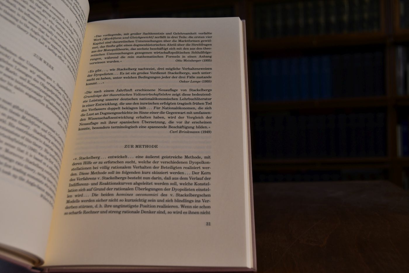 Marktform und Gleichgewicht. Beigegeben Vademecum zu einem Klassiker der Theorie der unvollkommenen Konkurrenz, Düsseldorf, Verlag Wirtschaft und Finanzen, 1993, 135 S., Pappband, ISBN 3878810792.