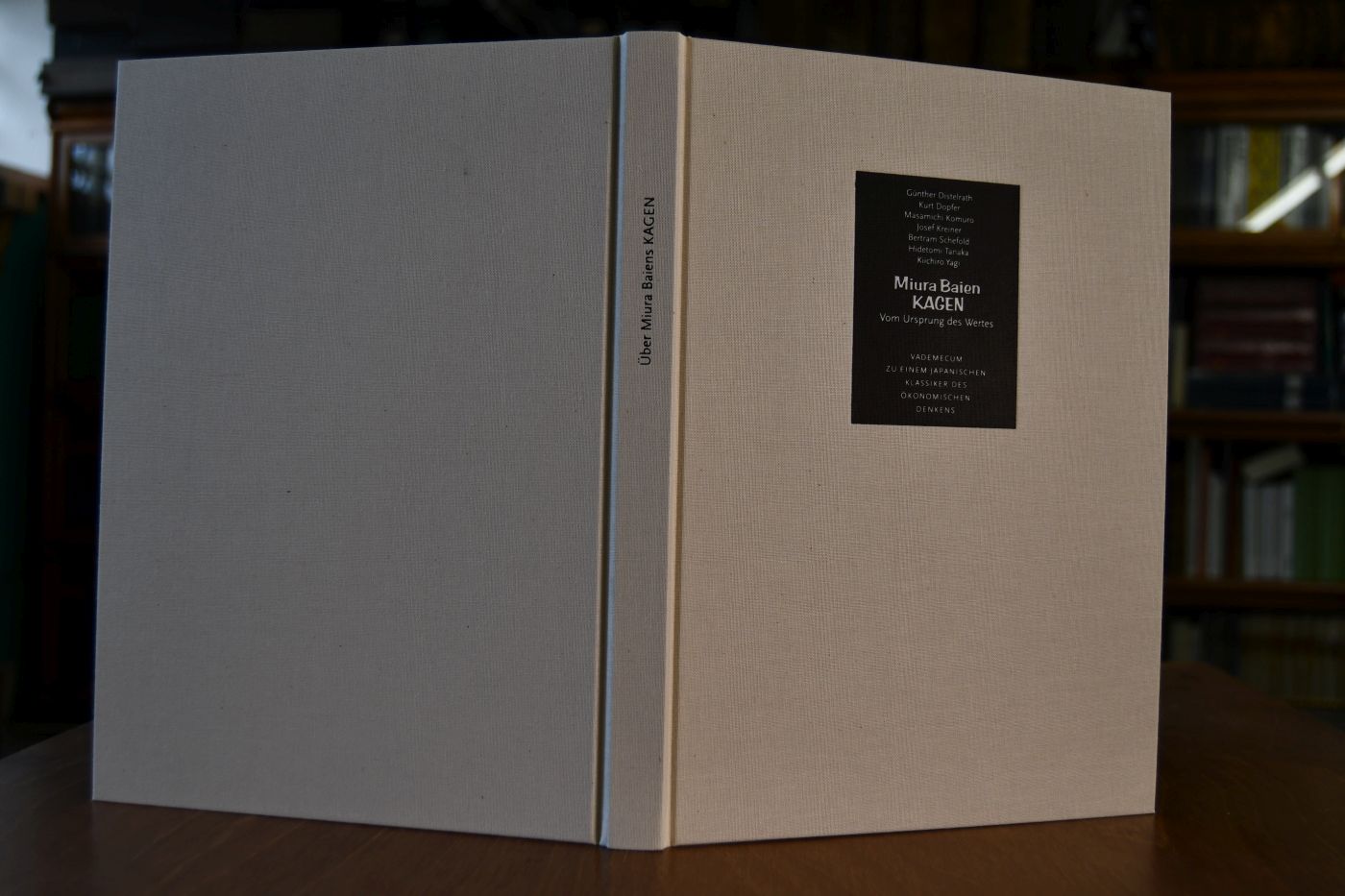 Kagen. Beigegeben Vademecum zu einem japanischen Klassiker des ökonomischen Denkens, Düsseldorf, Verlag Wirtschaft und Finanzen, 2001, 232 S., Pappband, ISBN 3878811640.