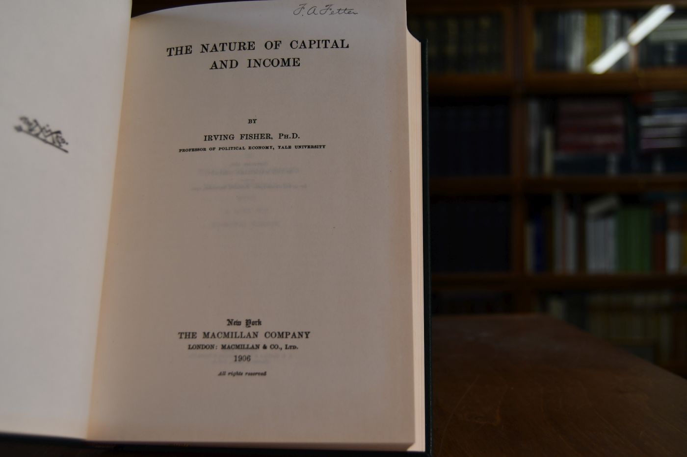 The nature of capital and income. Beigegeben Vademecum zu einem Klassiker der amerikanischen Nationakökonomie, Düsseldorf, Verlag Wirtschaft und Finanzen, 1991, 91 S., Pappband, ISBN 3878810628.