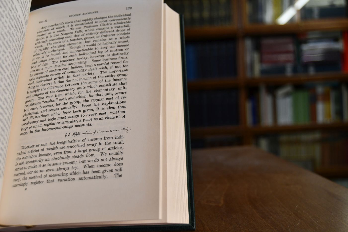 The nature of capital and income. Beigegeben Vademecum zu einem Klassiker der amerikanischen Nationakökonomie, Düsseldorf, Verlag Wirtschaft und Finanzen, 1991, 91 S., Pappband, ISBN 3878810628.
