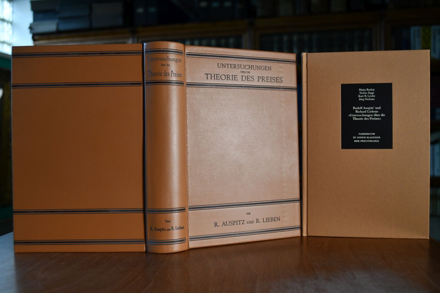 Untersuchungen über die Theorie des Preises. Beigegeben Vademecum zu einem Klassiker der Preistheorie, Düsseldorf, Verlag Wirtschaft und Finanzen, 1993, 120 S., Pappband, ISBN 387881075X.