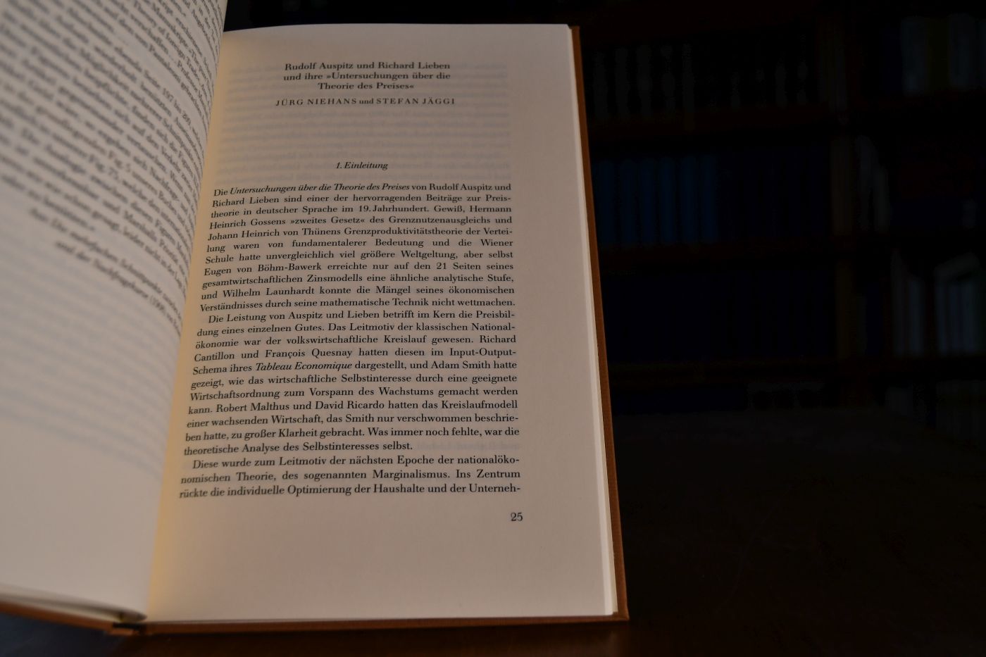 Untersuchungen über die Theorie des Preises. Beigegeben Vademecum zu einem Klassiker der Preistheorie, Düsseldorf, Verlag Wirtschaft und Finanzen, 1993, 120 S., Pappband, ISBN 387881075X.