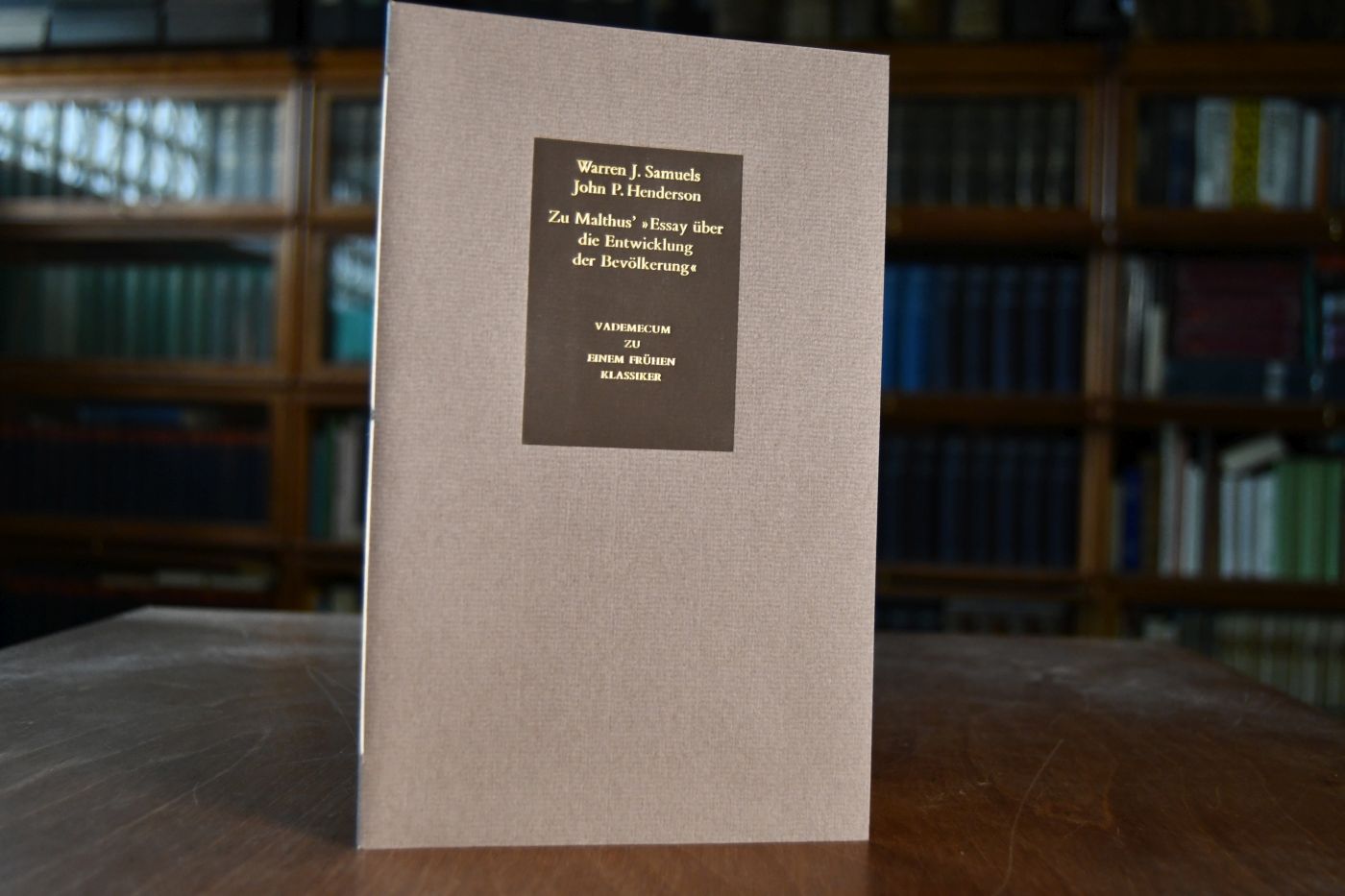 An Essay of the Principles of Population. Beigegeben Vademecum zu einem frühen Klassiker der ökonomischen Wissenschaft, Düsseldorf, Verlag Wirtschaft und Finanzen, 1986, 37 S., Pappband, ISBN 3878810121.