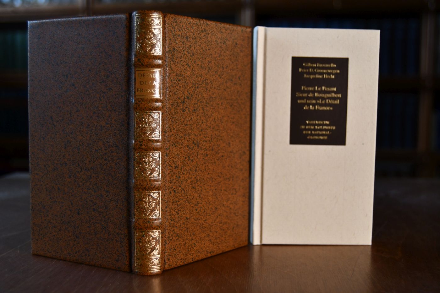 Le Detail de la France. Beigegeben Vademecum zu dem Kolumbus der Nationalökonomie, Düsseldorf, Verlag Wirtschaft und Finanzen, 1988, 108 S., Pappband, ISBN 3878811047.