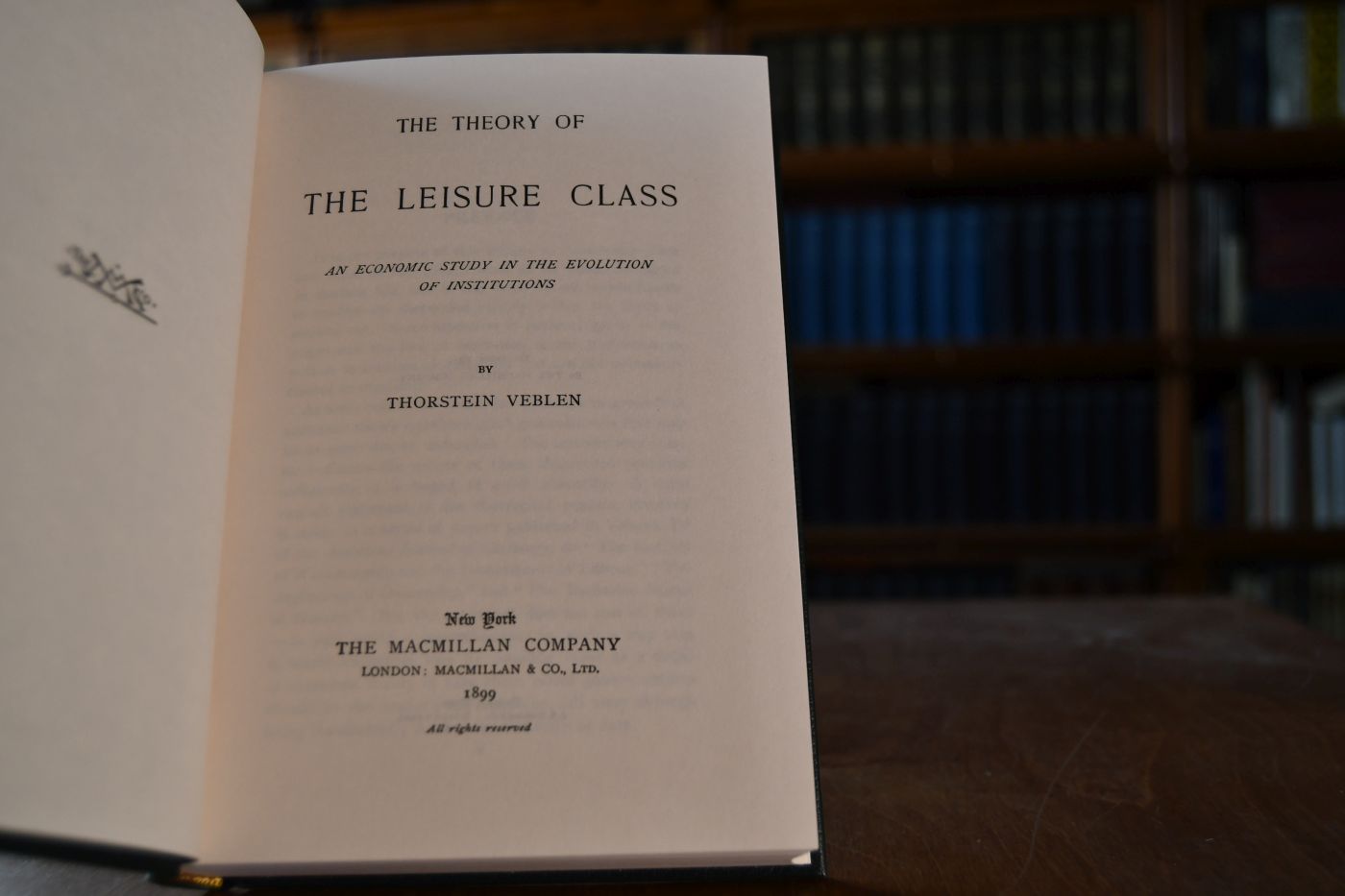 The Theory of the Leisure Class. Beigegeben Vademecum zu einem Klassiker des institutionellen Denkens, Düsseldorf, Verlag Wirtschaft und Finanzen, 2000, 168 S., Pappband, ISBN 3878811489.