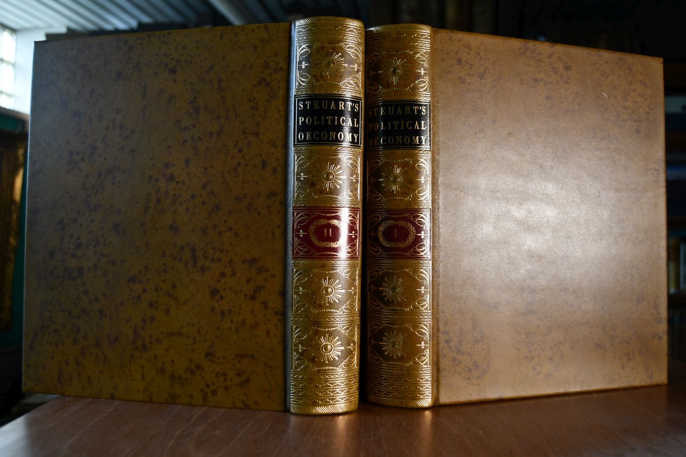An Inquiry into the Principles of Political Oeconomy. Beigegeben Vademecum zu einer klassischen Synthese von Theorie, Geschichte und Politik, Düsseldorf, Verlag Wirtschaft und Finanzen, 1993, 109 S., Pappband, ISBN 3878810768.