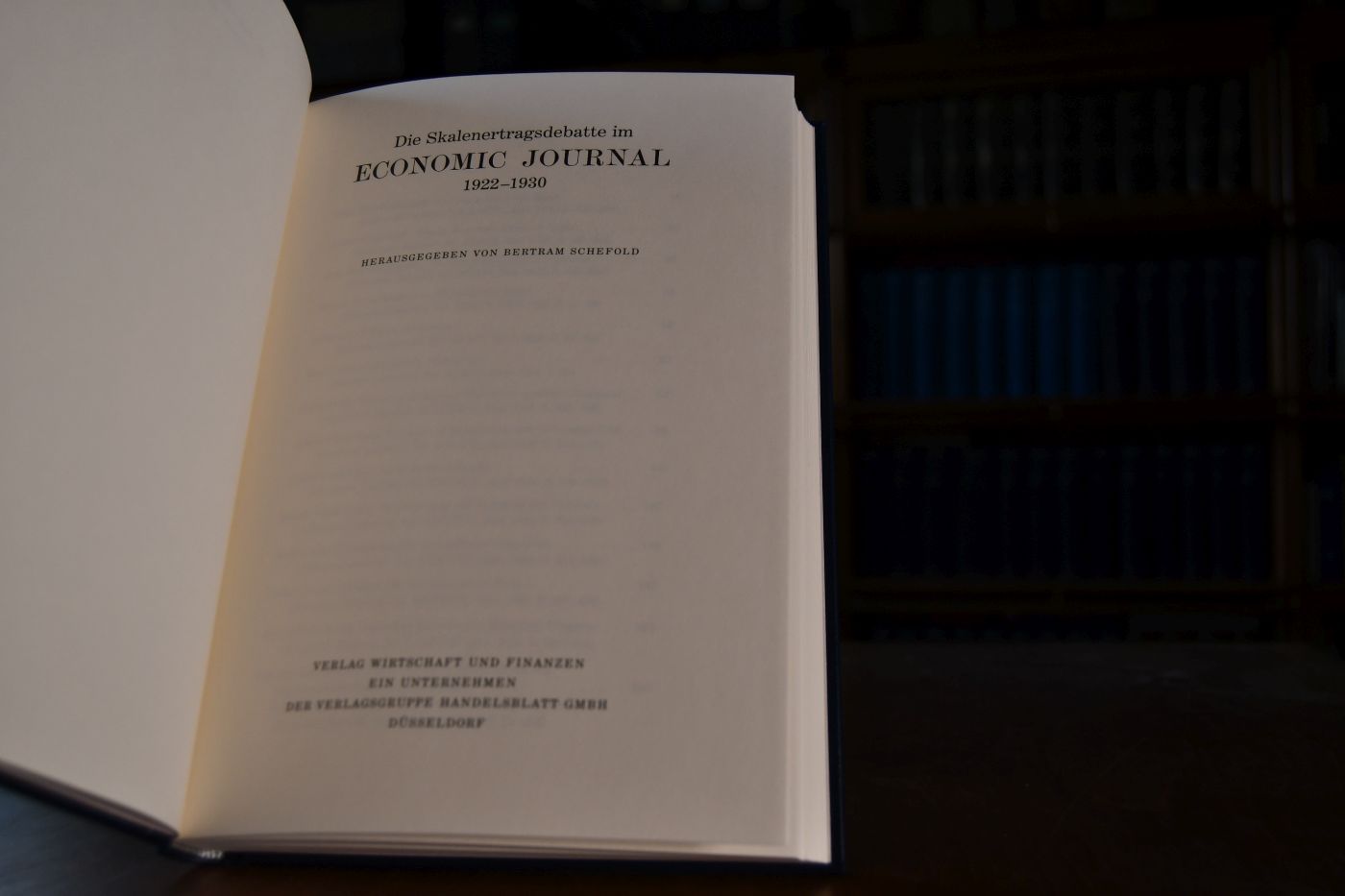 Die Skalenertragsdebatte im "Economic Journal". Beigegeben Vademecum zu der klassischen Debatte über Kosten, Wettbewerb und Entwicklung, Düsseldorf, Verlag Wirtschaft und Finanzen, 2001, 145 S., Pappband, ISBN 3878811624.