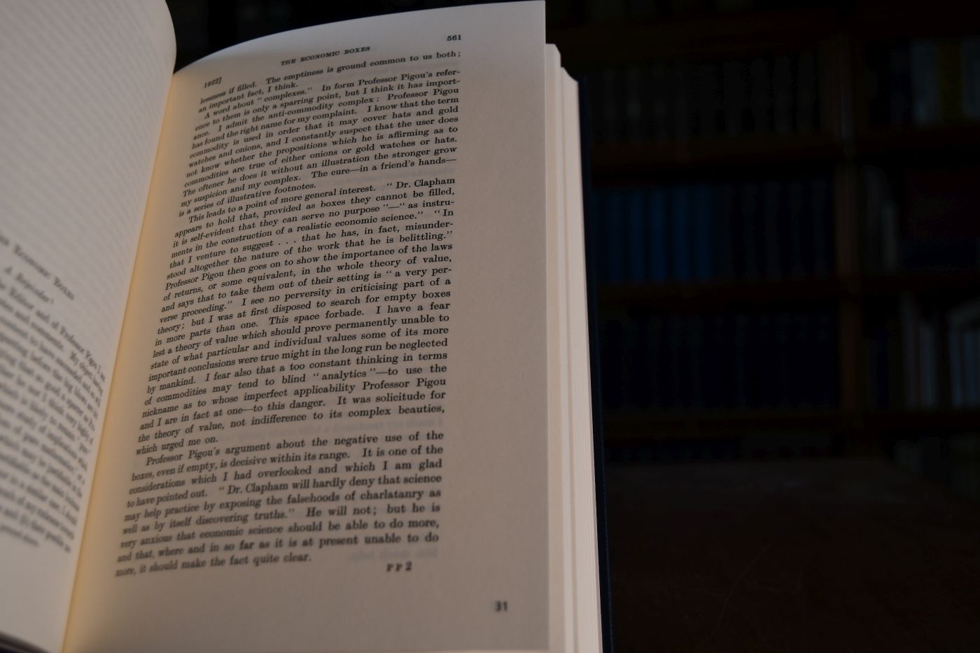 Die Skalenertragsdebatte im "Economic Journal". Beigegeben Vademecum zu der klassischen Debatte über Kosten, Wettbewerb und Entwicklung, Düsseldorf, Verlag Wirtschaft und Finanzen, 2001, 145 S., Pappband, ISBN 3878811624.