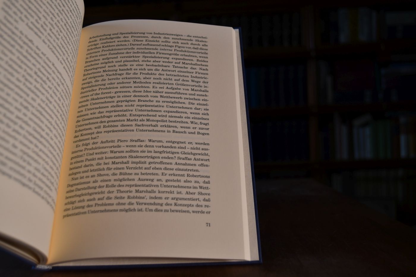Die Skalenertragsdebatte im "Economic Journal". Beigegeben Vademecum zu der klassischen Debatte über Kosten, Wettbewerb und Entwicklung, Düsseldorf, Verlag Wirtschaft und Finanzen, 2001, 145 S., Pappband, ISBN 3878811624.