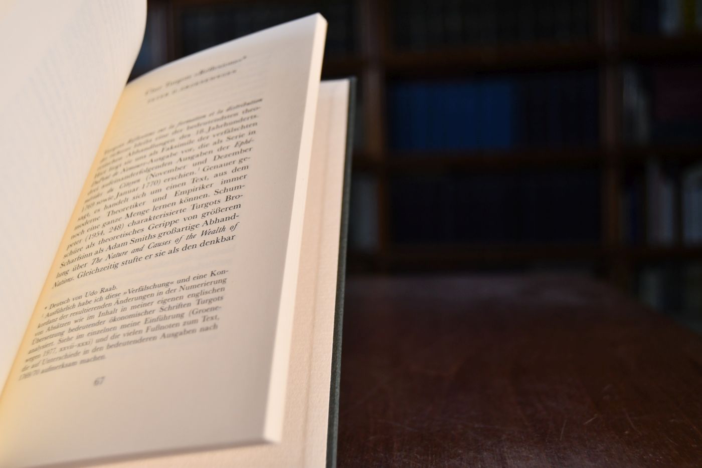 Reflexions sur la Formation et la Distribution des Richesses. Beigegeben Vademecum zu einem weitblickenden Mitbegründer der Klassik, Düsseldorf, Verlag Wirtschaft und Finanzen, 1990, 136 S., Pappband, ISBN 3878810520.