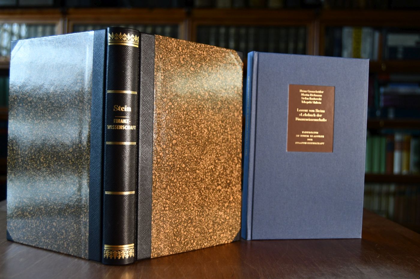 Lehrbuch der Finanzwissenschaft. Als Grundlage für Vorlesungen und zum Selbststudium. Beigegeben Vademecum zu einem Klassiker der Staatswissenschaft, Düsseldorf, Verlag Wirtschaft und Finanzen, 1998, 199 S., Pappband, ISBN 3878811268.