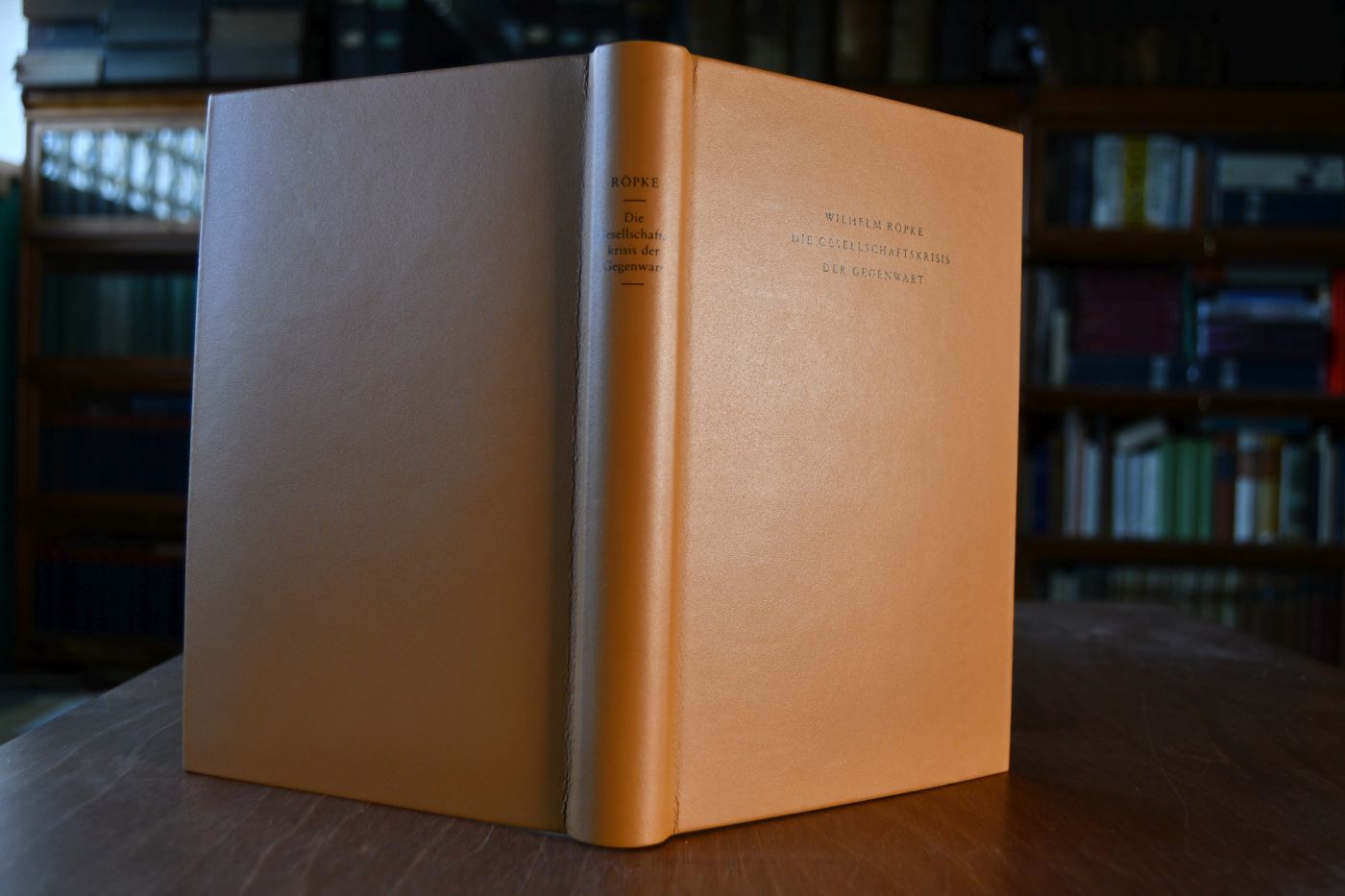 Die Gesellschaftskrisis der Gegenwart. Beigegeben Vademecum zu einem Klassiker der Ordnungstheorie, Düsseldorf, Verlag Wirtschaft und Finanzen, 2002, 158 S., Pappband, ISBN 387881173X.