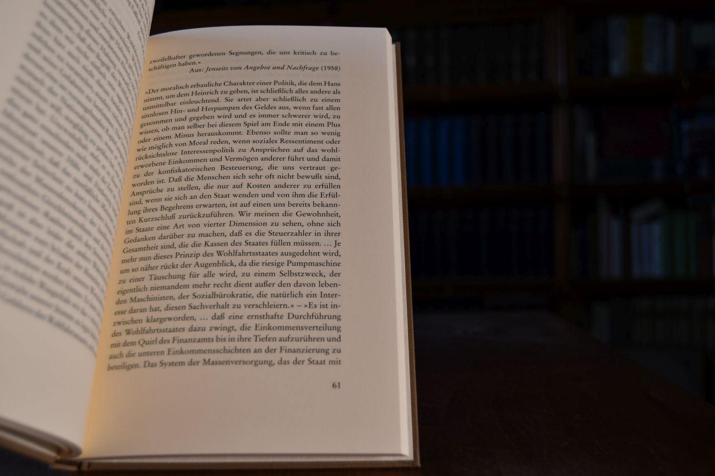 Die Gesellschaftskrisis der Gegenwart. Beigegeben Vademecum zu einem Klassiker der Ordnungstheorie, Düsseldorf, Verlag Wirtschaft und Finanzen, 2002, 158 S., Pappband, ISBN 387881173X.
