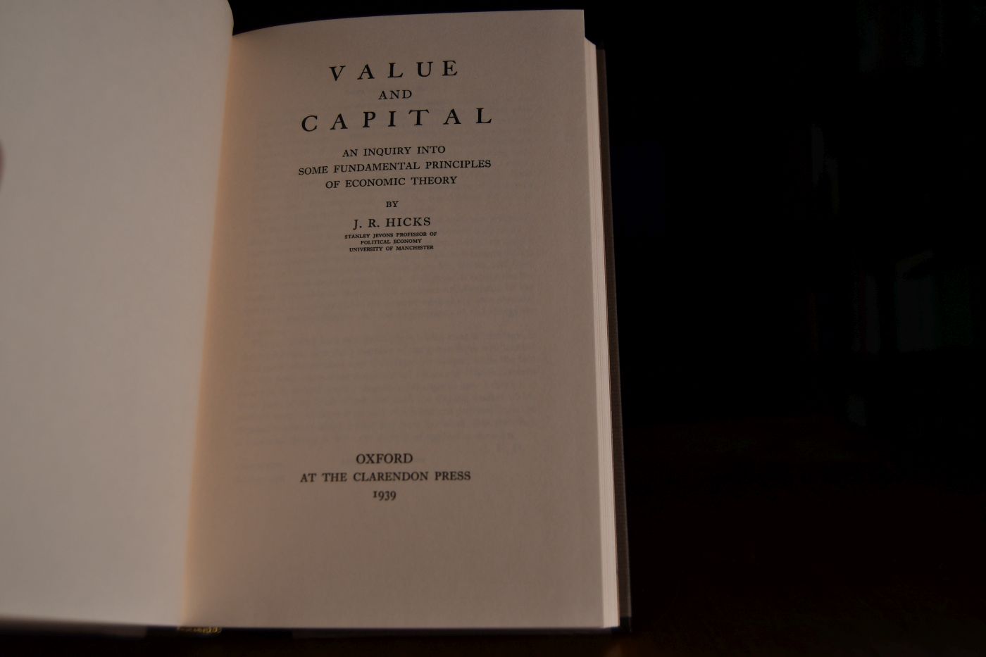 Value and Capital. Beigegeben Vademecum zu dem Klassiker der Theorie des temporären Gleichgewichts, Düsseldorf, Verlag Wirtschaft und Finanzen, 1997, 111 S., Pappband, ISBN 3878811195.
