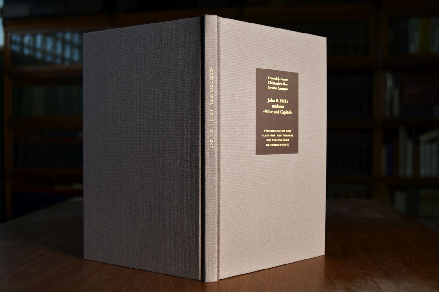 Value and Capital. Beigegeben Vademecum zu dem Klassiker der Theorie des temporären Gleichgewichts, Düsseldorf, Verlag Wirtschaft und Finanzen, 1997, 111 S., Pappband, ISBN 3878811195.