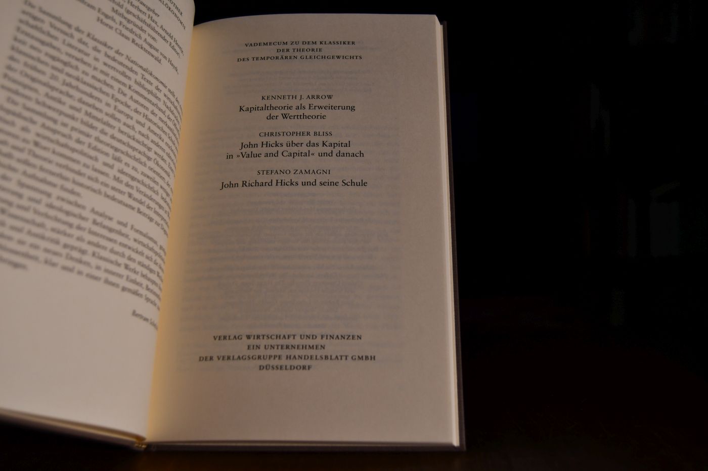 Value and Capital. Beigegeben Vademecum zu dem Klassiker der Theorie des temporären Gleichgewichts, Düsseldorf, Verlag Wirtschaft und Finanzen, 1997, 111 S., Pappband, ISBN 3878811195.