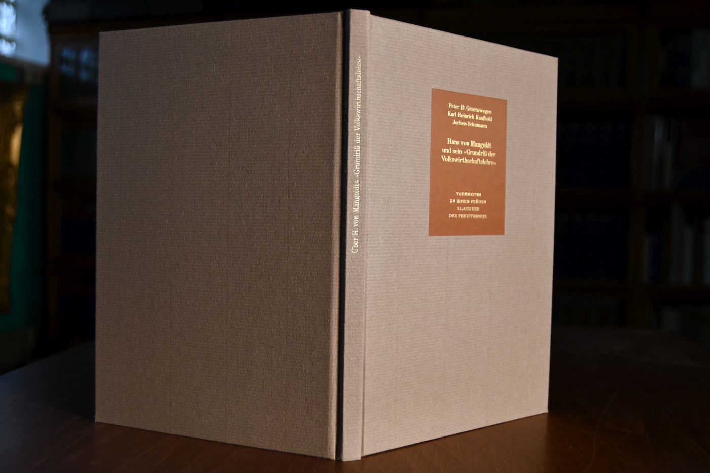 Grundriß der Volkswirthschaftslehre. Ein Leitfaden für Vorlesungen an Hochschulen und für das Privatstudium. Beigegeben Vademecum zu einem frühen Klassiker der Preistheorie, Düsseldorf, Verlag Wirtschaft und Finanzen, 1995, 120 S., Pappband, ISBN 3878810962.