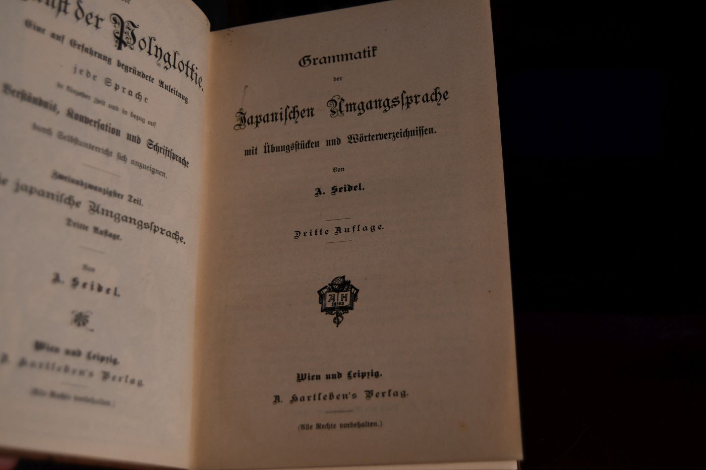 Grammatik der Japanischen Umgangssprache mit Übungsstücken und Wörterverzeichnissen.