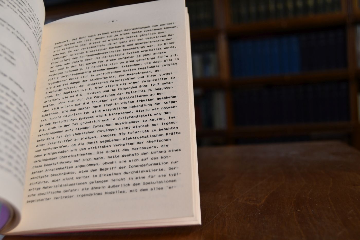 Zum 100. Geburtstag von Walther Kossel (4. Januar 1888 bis 22. Mai 1956). Schrift anlässlich des Festkolloquiums am 13. Januar 1988 aus dem Kosselschen Nachlaß und der Literatur zusammengestellt von Gottfried Möllenstedt.