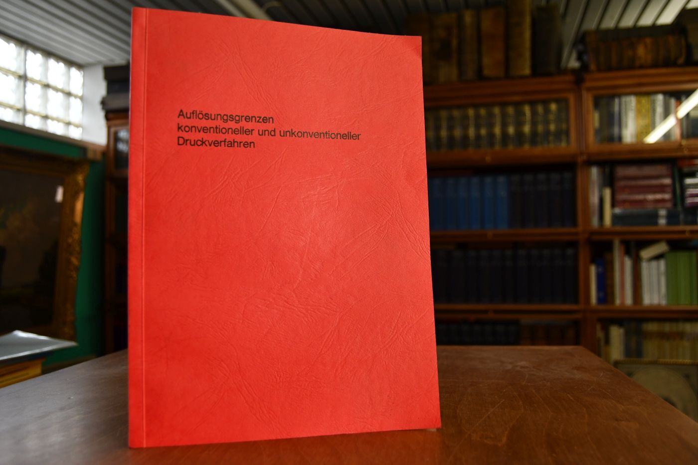 Auflösungsgrenzen konventioneller und unkonventioneller Druckverfahren.