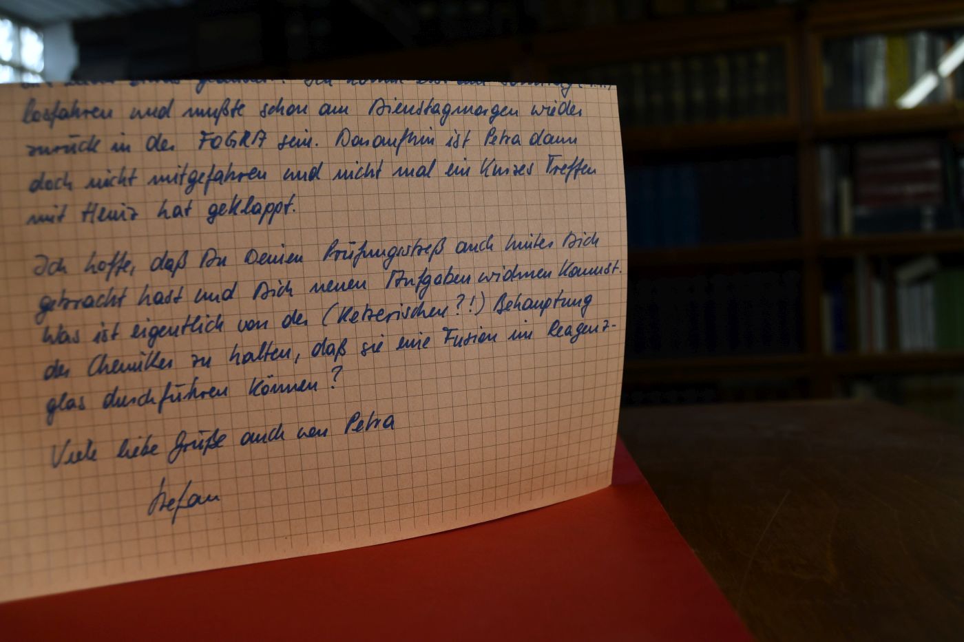 Auflösungsgrenzen konventioneller und unkonventioneller Druckverfahren.