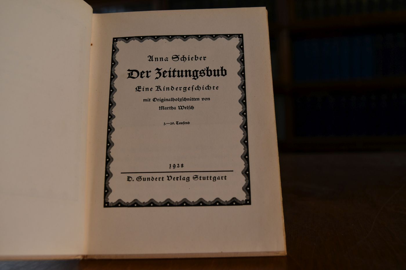 Der Zeitungsbub. Eine Kindergeschichte mit Originalholzschnitten von MArtha Welsch.