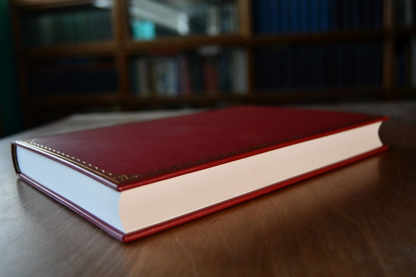 De Officiis. Beigegeben Vademecum zu einem Klassiker des römischen Denkens über Staat und Wirtschaft, Düsseldorf, Verlag Wirtschaft und Finanzen, 2001, 164 S., Pappband, ISBN 3878811608.