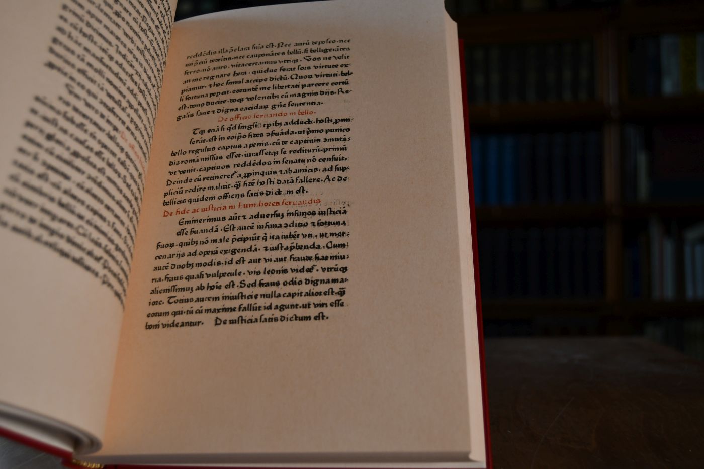 De Officiis. Beigegeben Vademecum zu einem Klassiker des römischen Denkens über Staat und Wirtschaft, Düsseldorf, Verlag Wirtschaft und Finanzen, 2001, 164 S., Pappband, ISBN 3878811608.