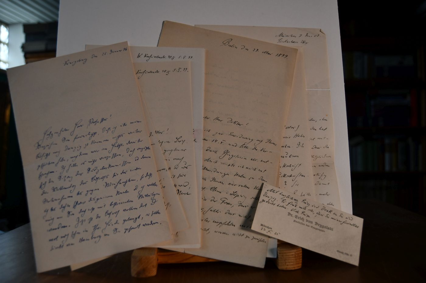 10 handschriftliche Briefe und eine beschriebene Visitenkarte des deutschen Geographen, Geophysikers und Polarforschers Erich von Drygalski (1865-1949) vom Januar 1896 - Februar 1925 an den Danziger Lehrer und Botaniker Konrad Lakowitz (1859-1945).