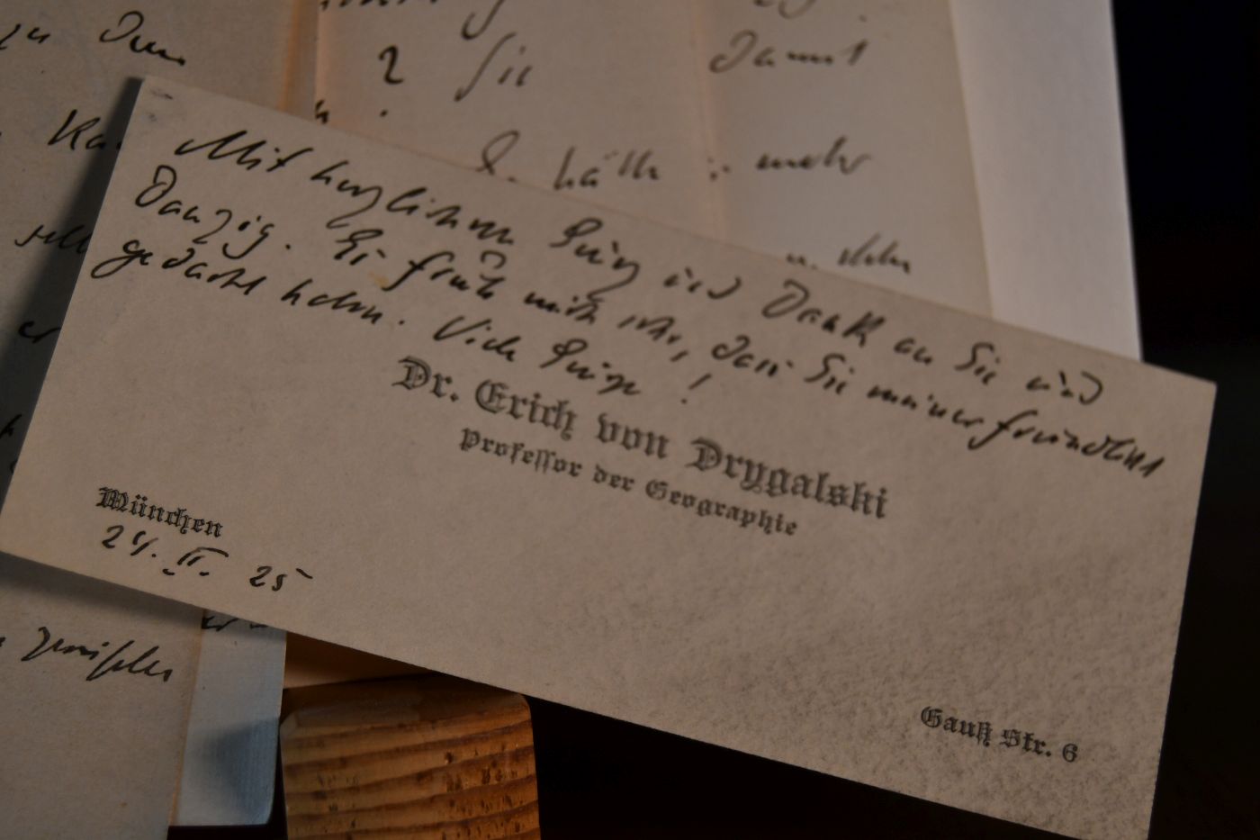 10 handschriftliche Briefe und eine beschriebene Visitenkarte des deutschen Geographen, Geophysikers und Polarforschers Erich von Drygalski (1865-1949) vom Januar 1896 - Februar 1925 an den Danziger Lehrer und Botaniker Konrad Lakowitz (1859-1945).