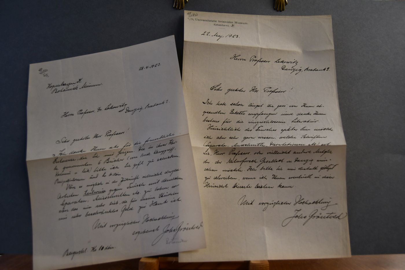Handschriftliches Schreiben von Johannes Gröntved, Botaniker (1882-1956) vom 22. Mai 1923 an den Danziger Lehrer und Botaniker Konrad Lakowitz (1859-1938). Beigegeben ein weiterer handschriftlicher Brief von J. Gröntved vom 28.4.1923.