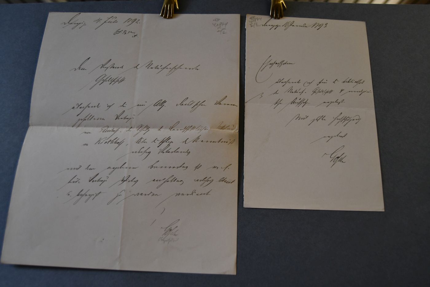 Handschriftliche Briefe des Oberpräsidenten der Provinz Westpreußen Gustav Konrad Heinrich von Goßler (1838-1902) an den Danziger Lehrer und Botaniker Konrad Lakowitz (1859-1945) vom 4. Juli 1892 und vom 16. Januar 1893.