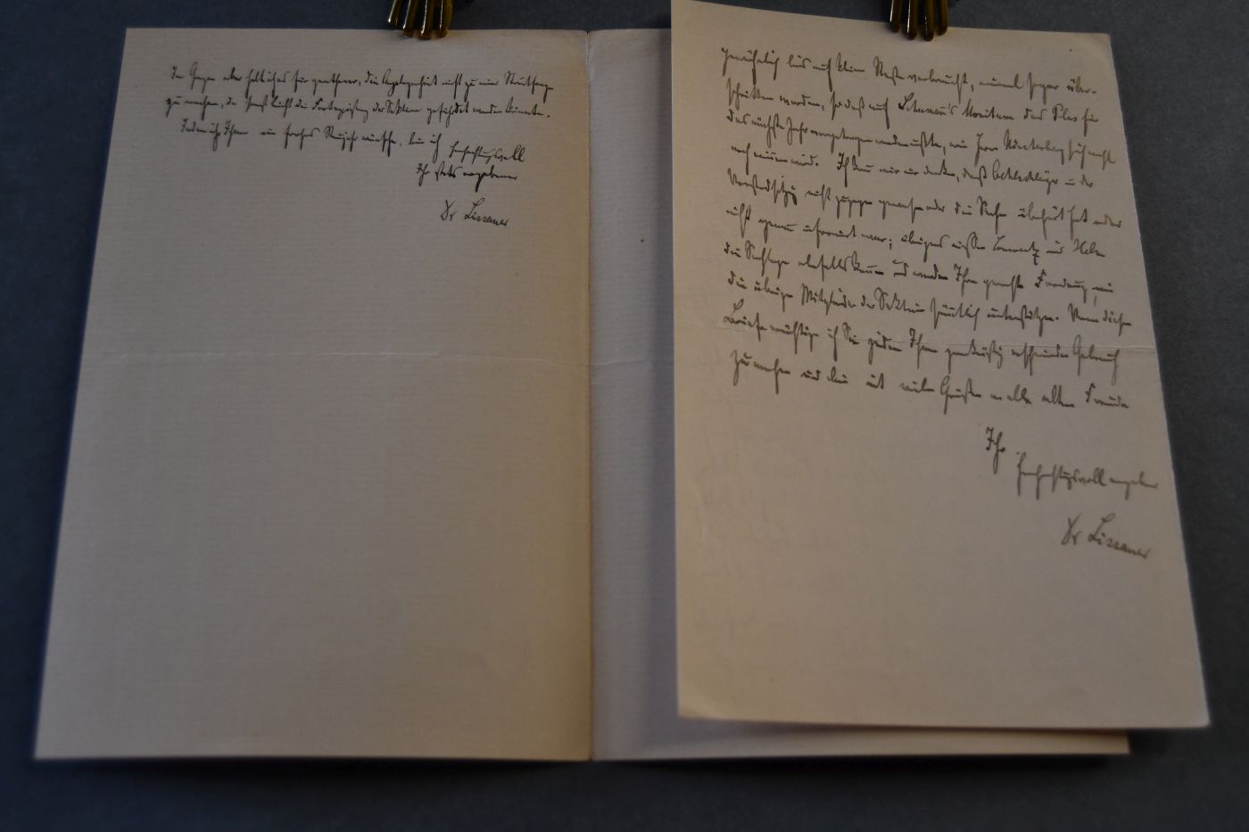 2 handschriftlicher Briefe des deutschen Arztes und Anthropologen Abraham Lissauer (1832-1908) vom 19. + 27. Dezember 1892 an den Danziger Lehrer und Botaniker Konrad Lakowitz (1859-1945).