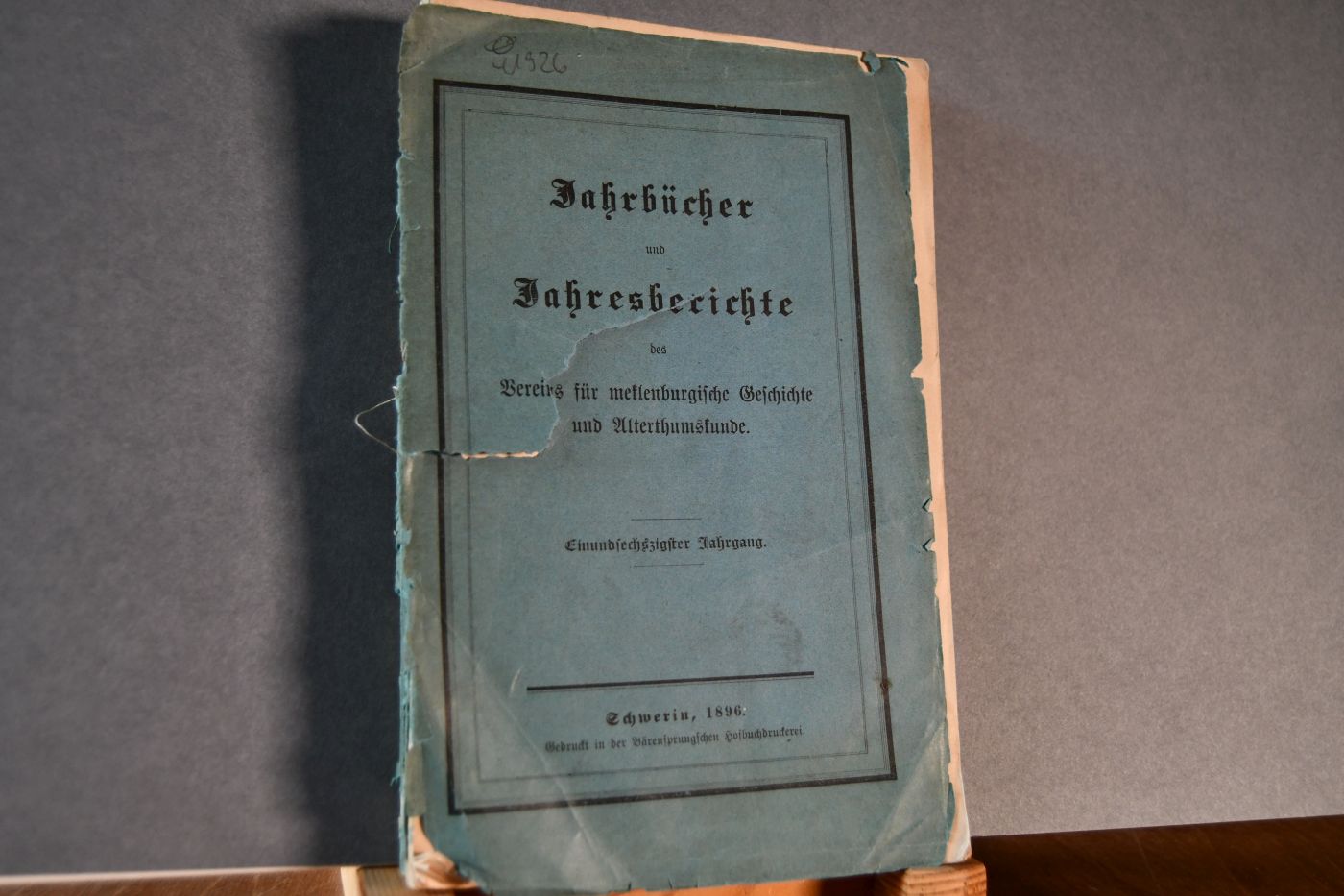 Jahrbücher des Vereins für mecklenburgische Geschichte und Alterthumskunde. 61. Jahrgang. Angebunden Quartalsberichte October 1895-Juli 1996, 48 S.