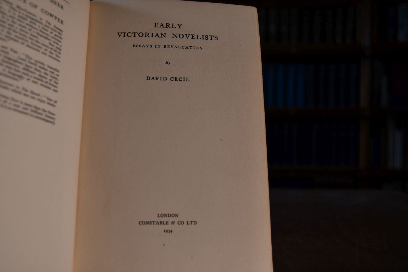 Early Victorian Novelists. Essays in Revalutation.