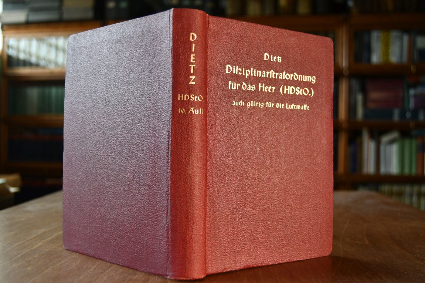 Disziplinarstrafordnung für das Heer (HDStO.) gültig für die Luftwaffe. Lehr- und Erläuterungsbuch.