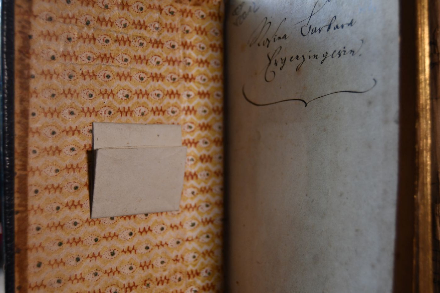Wirtembergisches Gesangbuch, zum Gebrauch für Kirchen und Schulen von dem Herzoglichen Synodus nach dem Bedürfniß der gegenwärtigen Zeit eingerichtet. Beigebunden Sonn- Fest- und Feyertägliche Evangelien und Episteln.