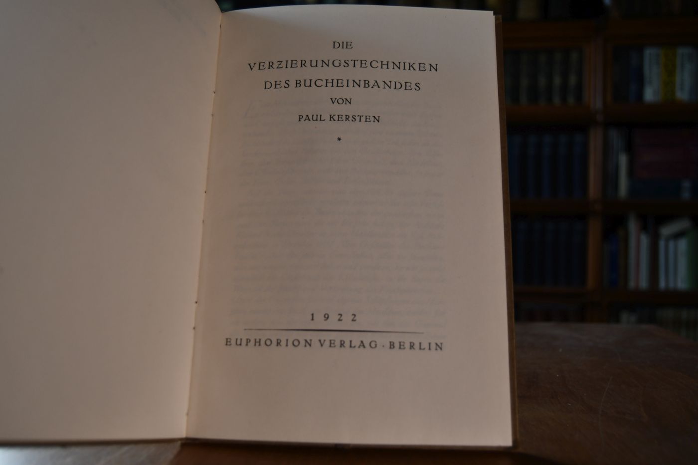 Die Verzierungstechniken des Bucheinbandes.
