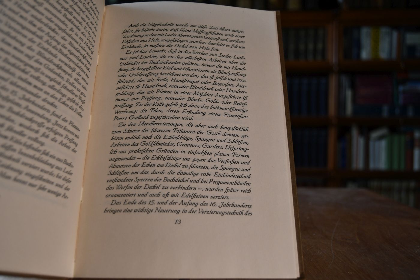 Die Verzierungstechniken des Bucheinbandes.