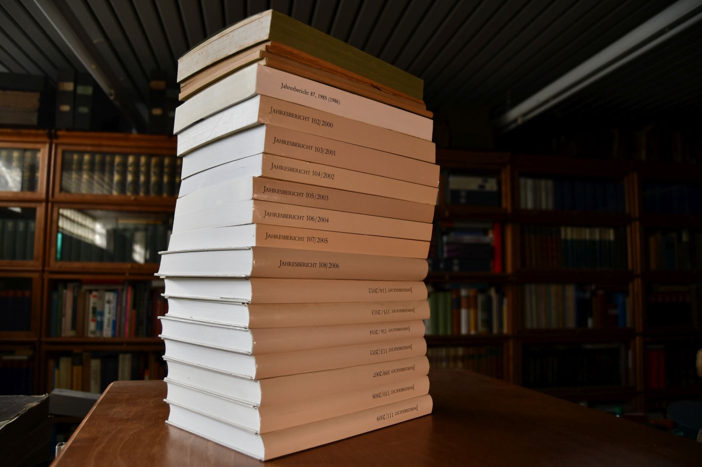 Jahresbericht des historischen Vereins für Straubing und Umgebung. Vorhanden folgende Jahrgänge 1917, 1951, 1956, 1961, 1963, 1985, 2000, 2001, 2002, 2003, 2004, 2005, 2006, 2007, 2008, 2009, 2011, 2012, 2013, 2014. Einzelband 25 Euro.