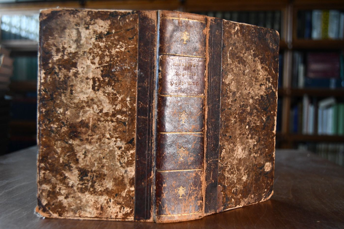 Johann Friedrich Starcks gewesenen Evangelischen Predigers und Consistorial-Raths zu Frankfurt am Mayn Tägliches Hand-Buch in guten und bösen Tagen. In sich fassend Aufmunterungen, Gebete und Lieder zum Gebrauch gesunder, betrübter, kranker und sterbender Christen. Aufs neue durchsehen, verändert und vermehret von Johann Jacob Starck.