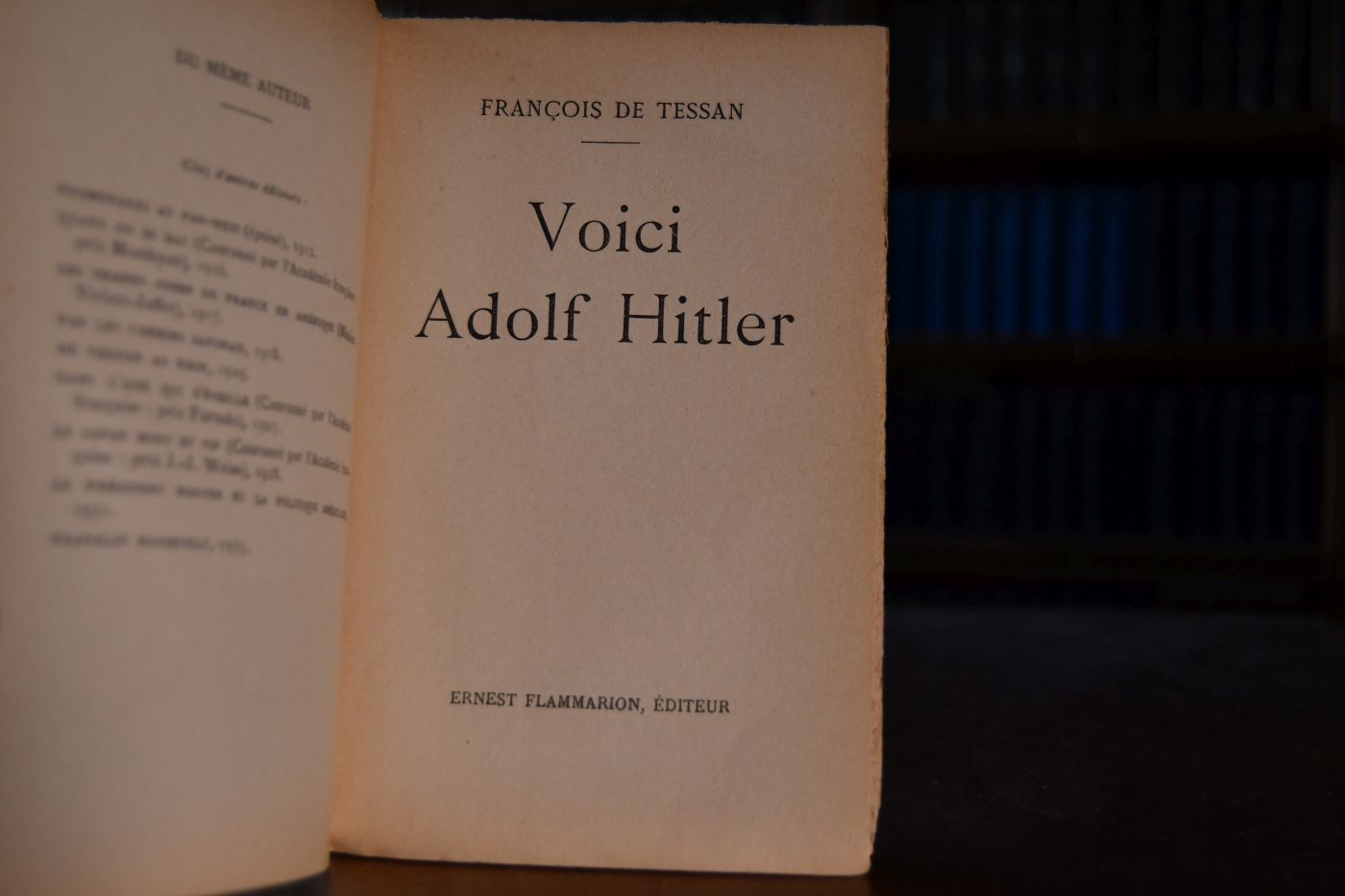 Voici Adolf Hitler.