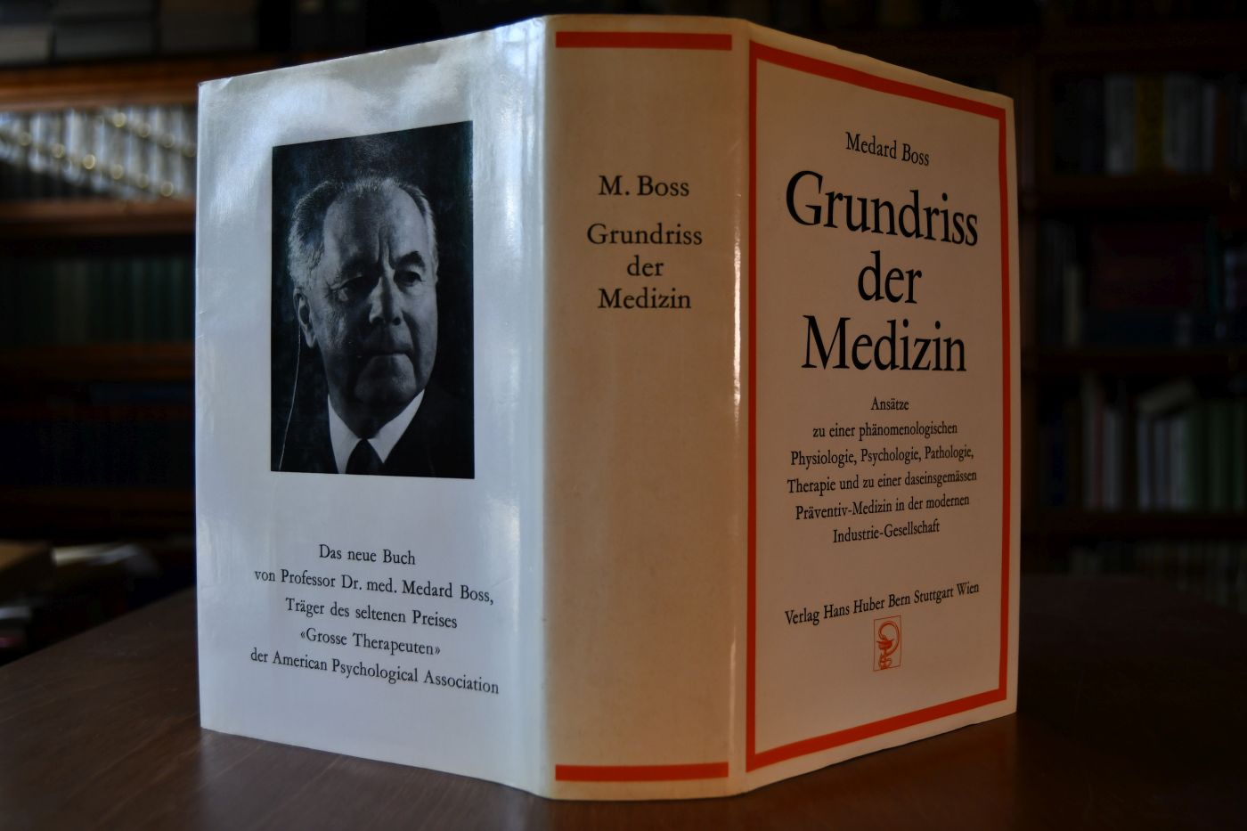 Grundriss der Medizin. Ansätze zu einer phänomenologischen Physiologie, Psychologie, Pathologie, Therapie und zu einer daseinsgemässen Präventiv-Medizin in der modernen Industrie-Gesellschaft.